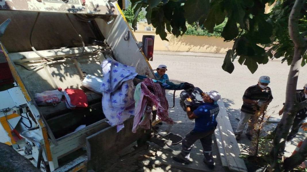 Burası Amerika değil Türkiye! Bu eve adım atmak yürek ister. Tam 7 kamyon çöp çıkartıldı 4